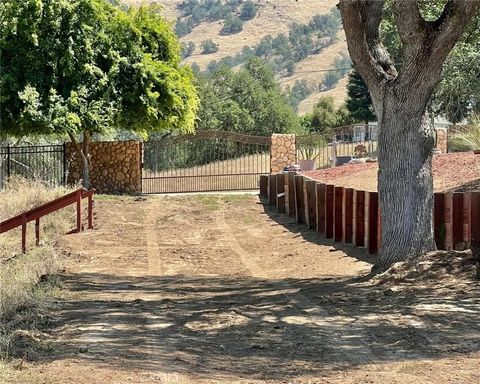Tiny photo for 7197 Perlman DR, Sanger, CA 93657 (MLS # FR26095260)