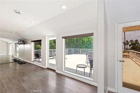 Tiny photo for 7250 Franklin Avenue #506, Los Angeles, CA 90046 (MLS # CV25268521)