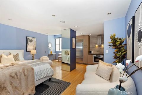 Tiny photo for 7250 Franklin Avenue #506, Los Angeles, CA 90046 (MLS # CV25268521)