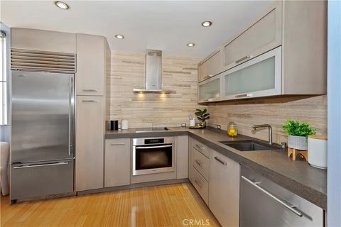 Tiny photo for 7250 Franklin Avenue #506, Los Angeles, CA 90046 (MLS # CV25268521)