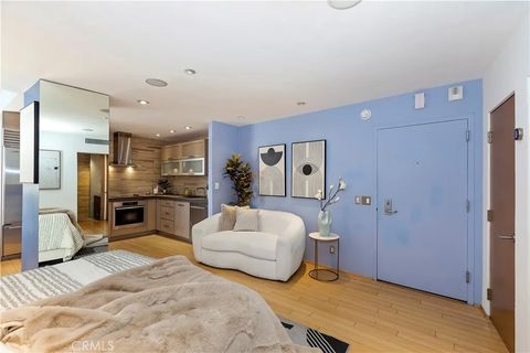 Tiny photo for 7250 Franklin Avenue #506, Los Angeles, CA 90046 (MLS # CV25268521)