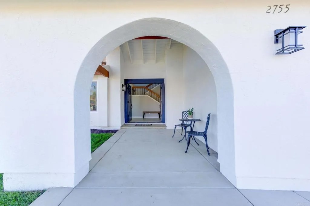 2755 Victoria Avenue