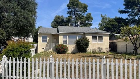 Photo of 2637 Mayfield Ave, La Crescenta, CA 91214 (MLS # PW26082921)