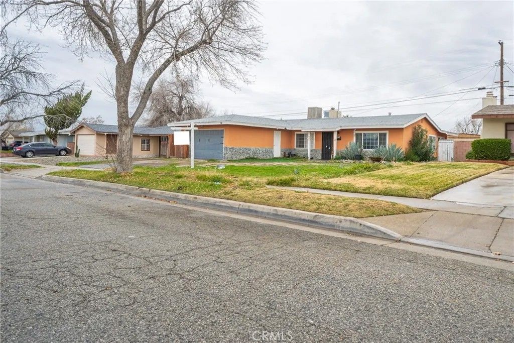 Photo of 423 Landsford Street, Lancaster, CA 93535 (MLS # IG25279303)