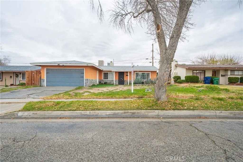 Photo of 423 Landsford Street, Lancaster, CA 93535 (MLS # IG25279303)