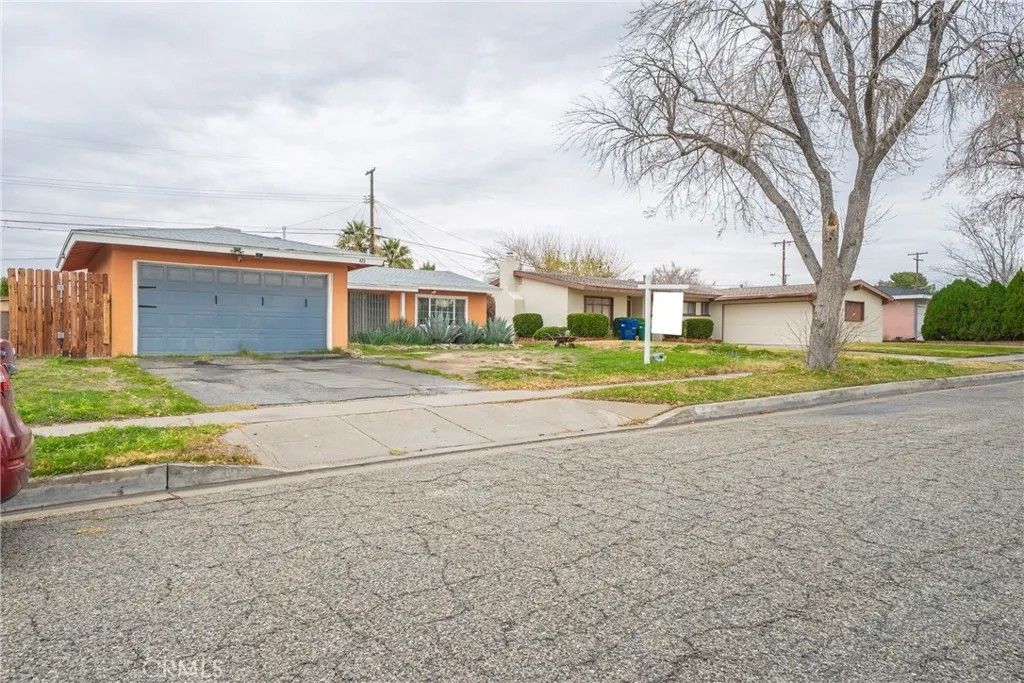 Photo of 423 Landsford Street, Lancaster, CA 93535 (MLS # IG25279303)