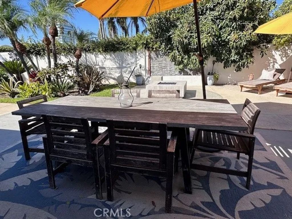 Photo of 8091 Valencia Drive, Huntington Beach, CA 92647 (MLS # LG25276293)