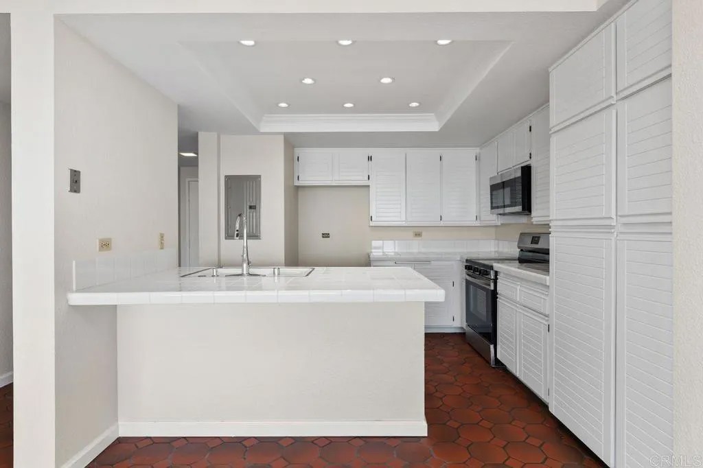 1200 Harbor Drive North 16B