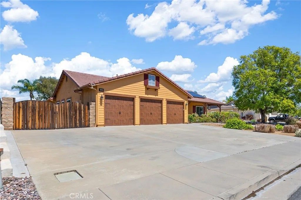 Photo of 42260 Chisolm Trail, Murrieta, CA 92562 (MLS # SW26082791)