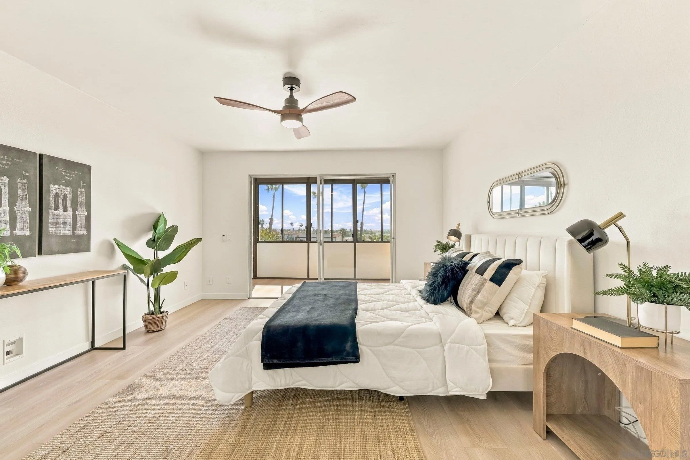2540 Clairemont dr 207