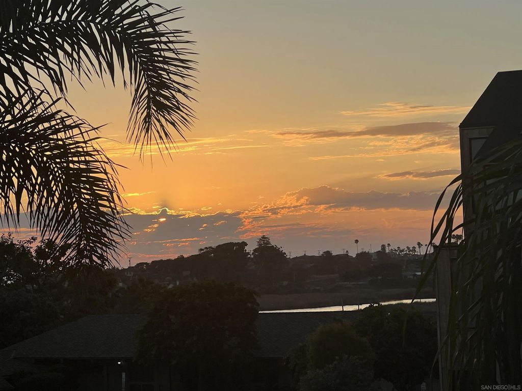 Photo of 551 Laguna Dr, Carlsbad, CA 92008 (MLS # 2600796)