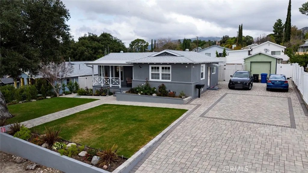 Photo of 6911 Valmont Street, Tujunga, CA 91042 (MLS # GD26205073)