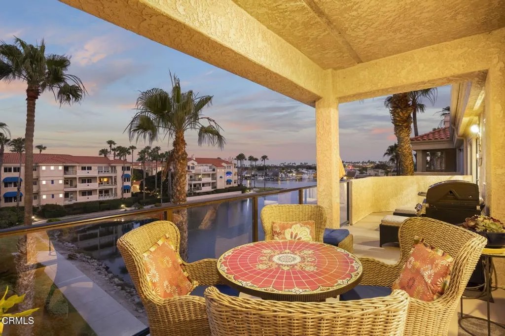 1737 Emerald Isle Way