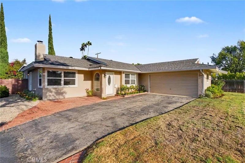 23142 Strathern