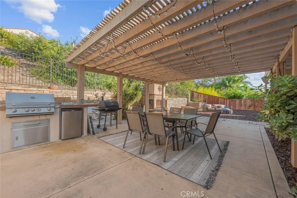 2401 Paseo Los Gatos