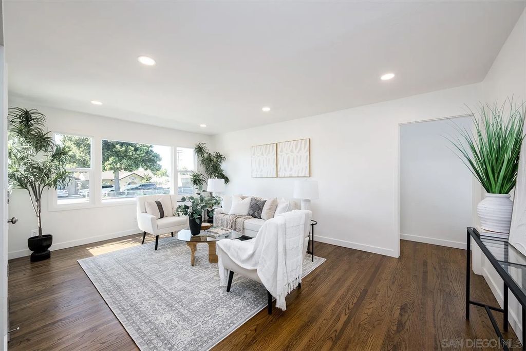 Photo of 709 4th Ave, Chula Vista, CA 91910 (MLS # 260002340)