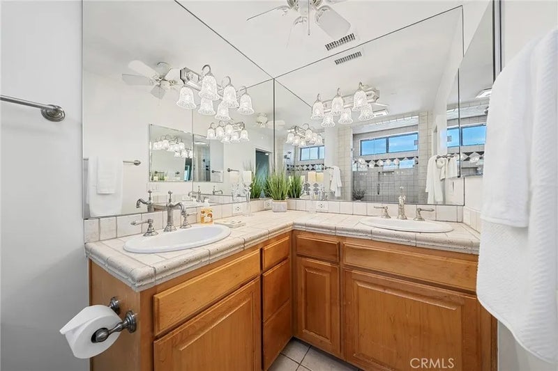 4277 Las Virgenes 1