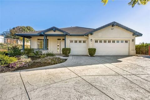 Photo of 21971 Victorian Ln, Wildomar, CA 92595 (MLS # SW26007731)