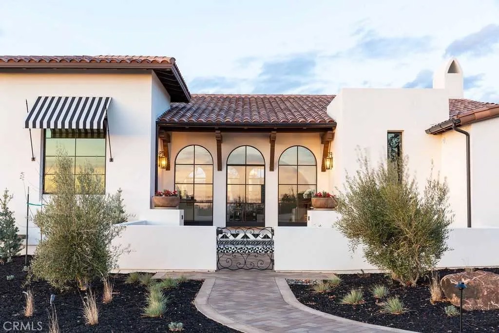 7 Pinnacle Heights Court