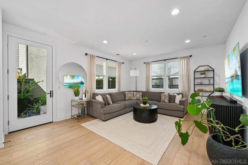 1156 E Cove Pl.