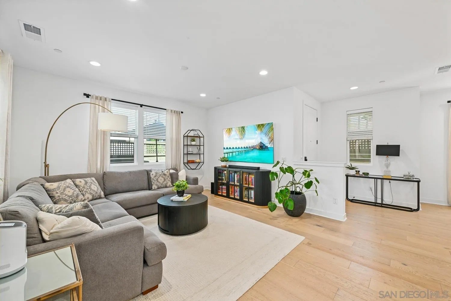 1156 E Cove Pl.