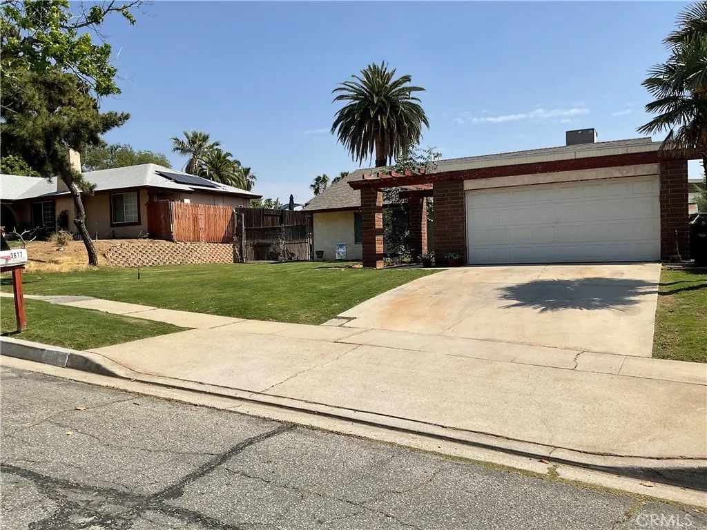 Photo of 3617 Pumalo St, Highlands, CA 92346 (MLS # IV26093210)
