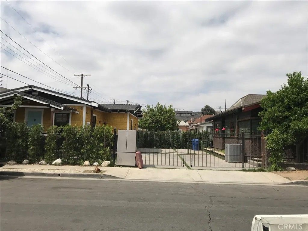 Photo of 514 W River Street, Los Angeles, CA 90065 (MLS # GD26030404)