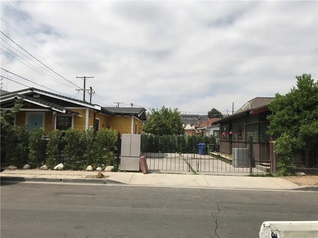 Photo of 514 W River Street, Los Angeles, CA 90065 (MLS # GD26030404)