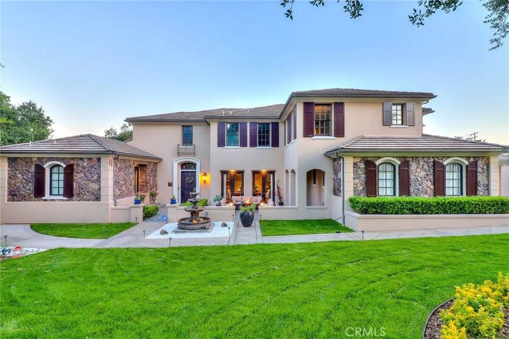 725 Carriage House Drive