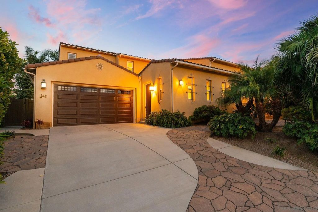 Photo of 817 Dolphin Cir, Encinitas, CA 92024 (MLS # 260007038)