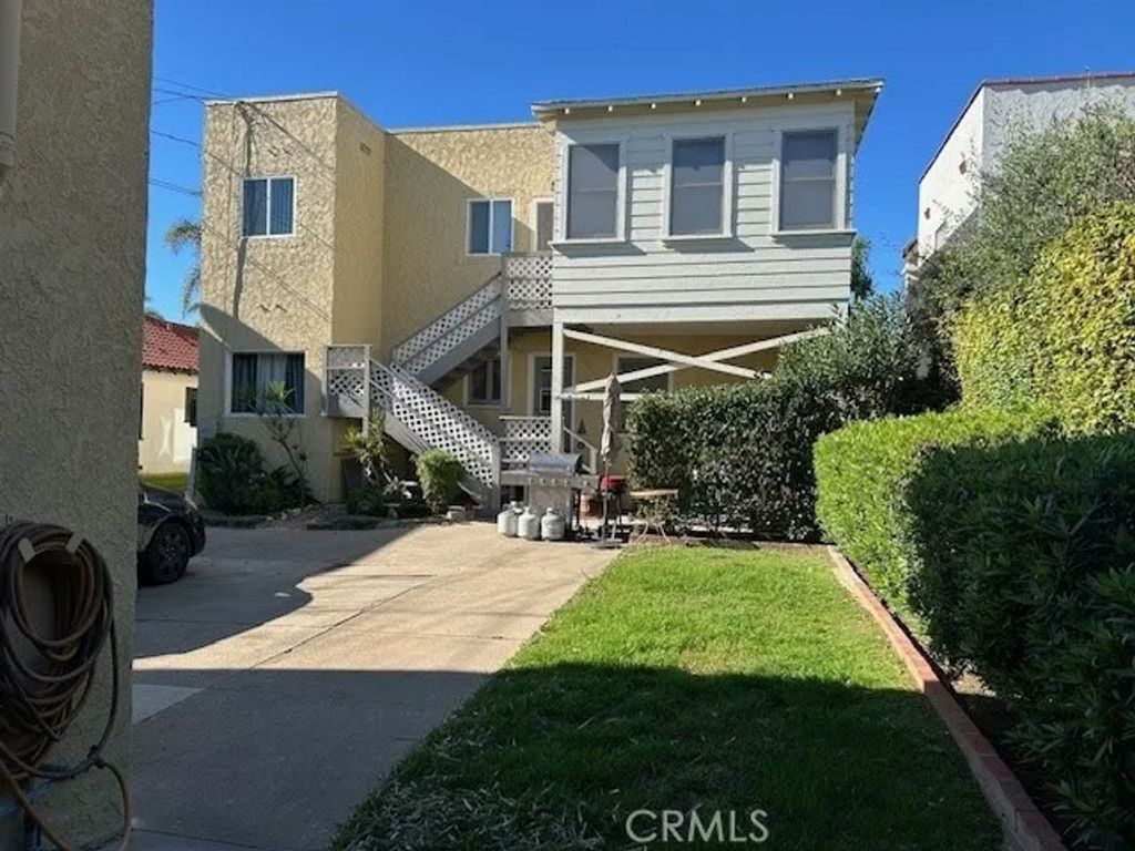 Photo of 280 Park Ave, Long Beach, CA 90803 (MLS # OC26009700)