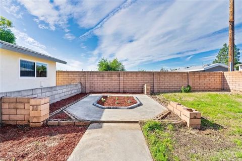 9352 Olive Street Fontana CA 92335