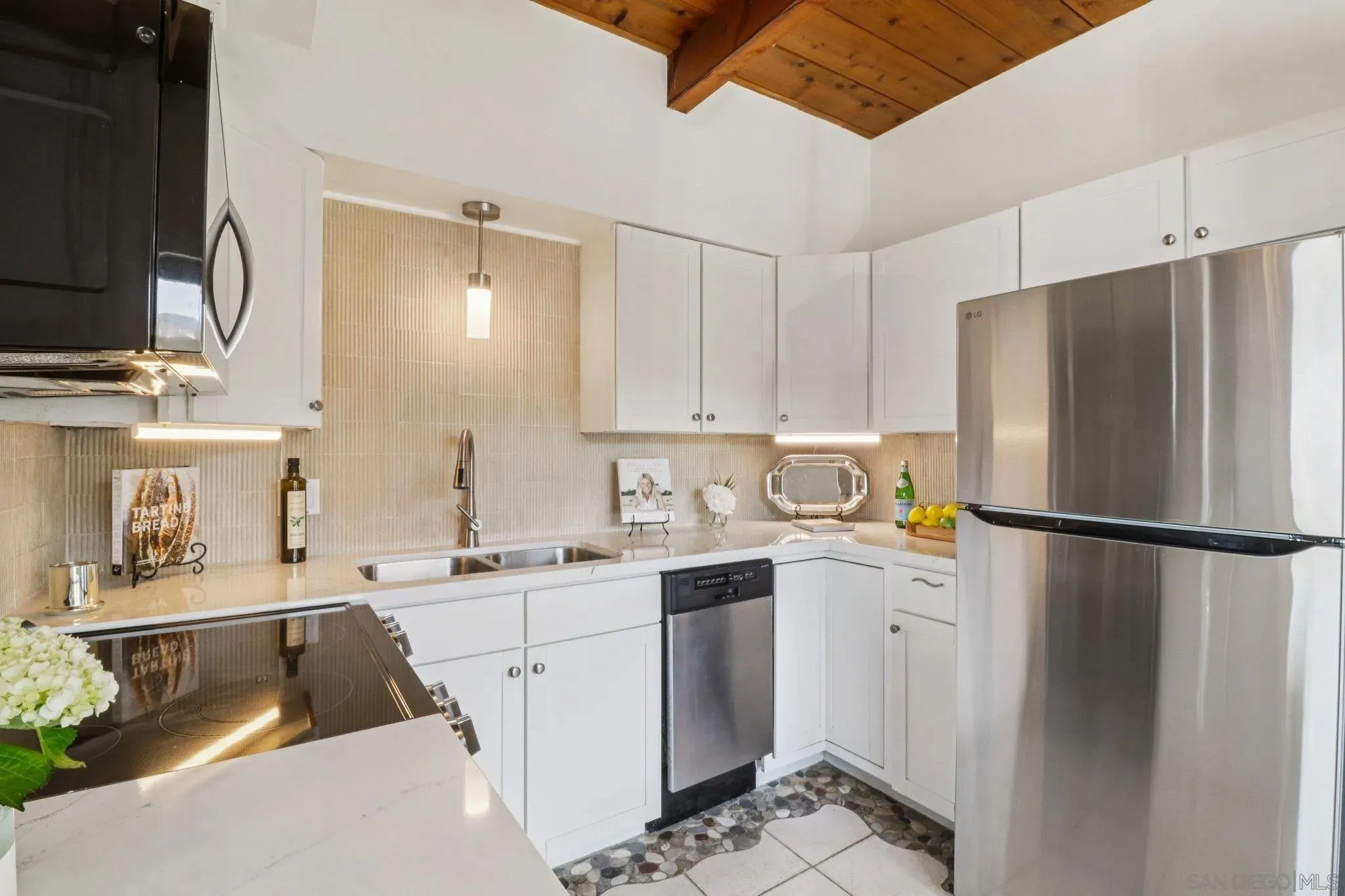 Del Mar, California 92014, United States, 2 Bedrooms Bedrooms, ,1 BathroomBathrooms,Residential,Active,188294