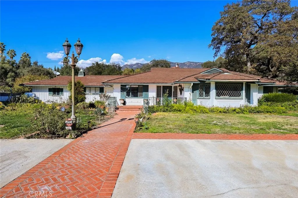 1127 W Foothill Boulevard