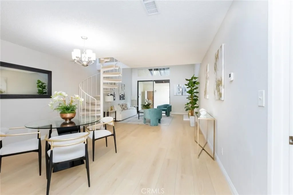768 W Foothill