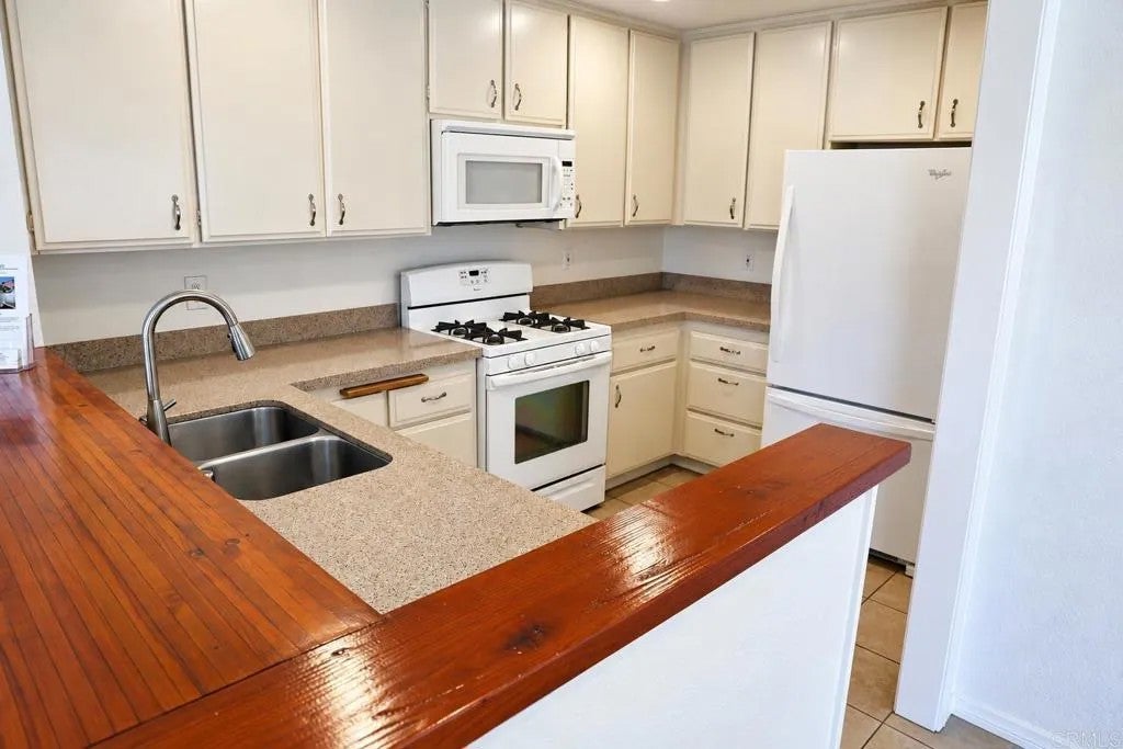2556 Ocean Cove Dr.