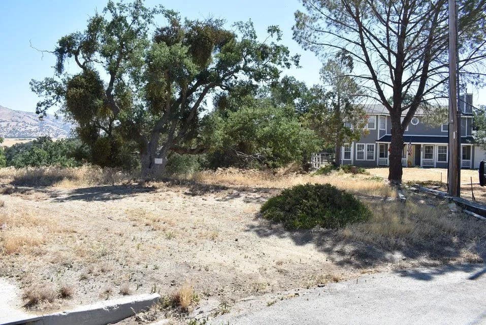 Photo of 22948 Rim Way, Tehachapi, CA 93561 (MLS # SR26175909)
