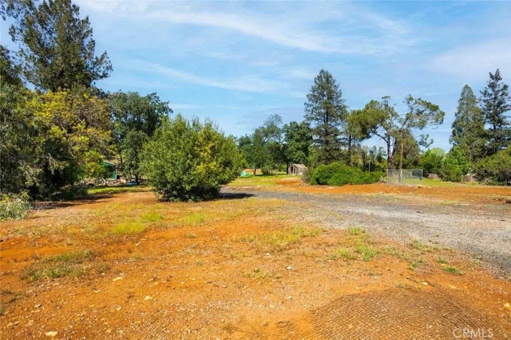Photo of 819 Roe Rd, Paradise, CA 95969 (MLS # SN26073640)