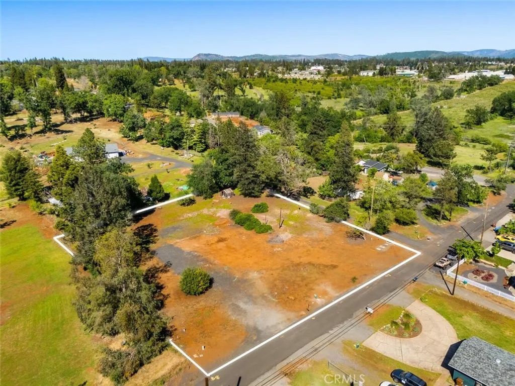 Photo of 819 Roe Rd, Paradise, CA 95969 (MLS # SN26073640)