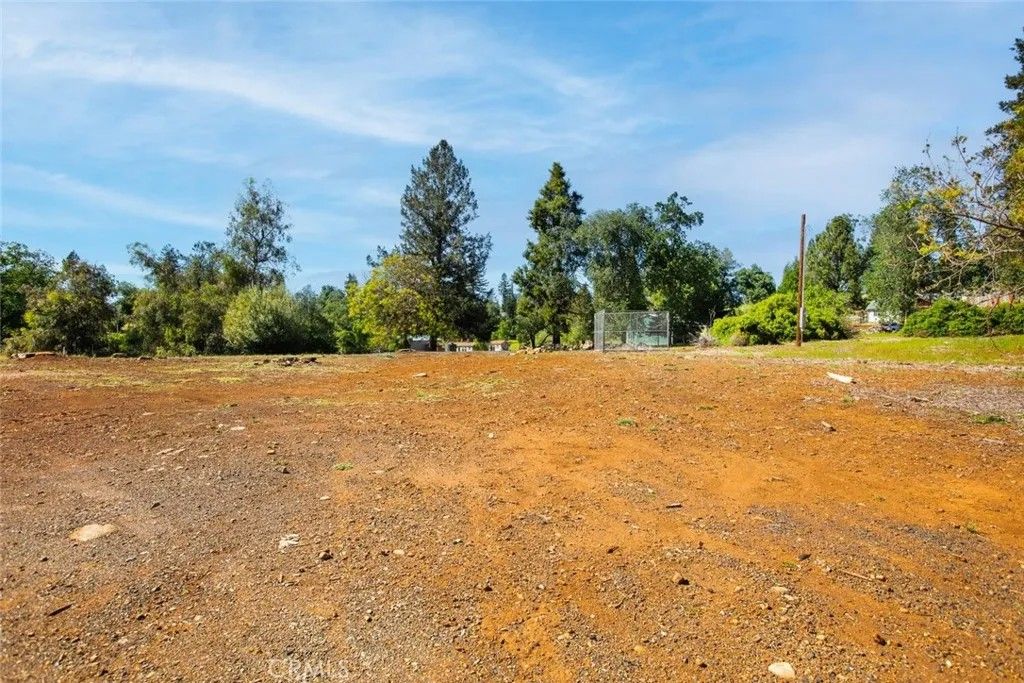 Photo of 819 Roe Rd, Paradise, CA 95969 (MLS # SN26073640)