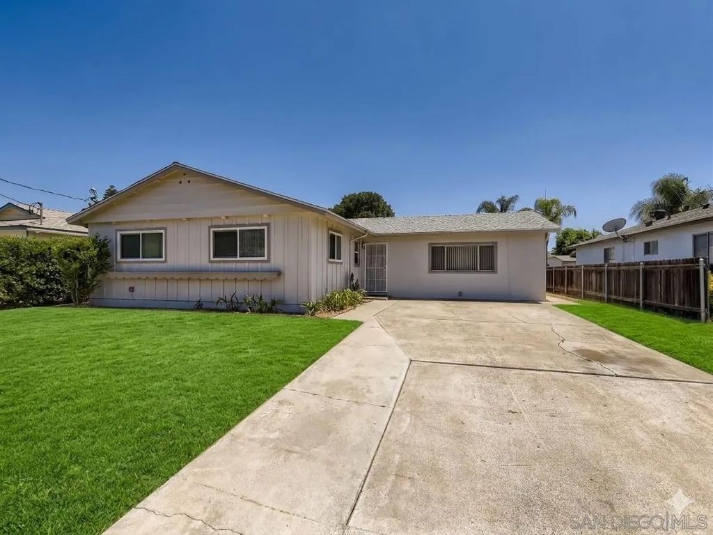 Photo of 13147 Shenandoah Dr, Lakeside, CA 92040 (MLS # 260008826)