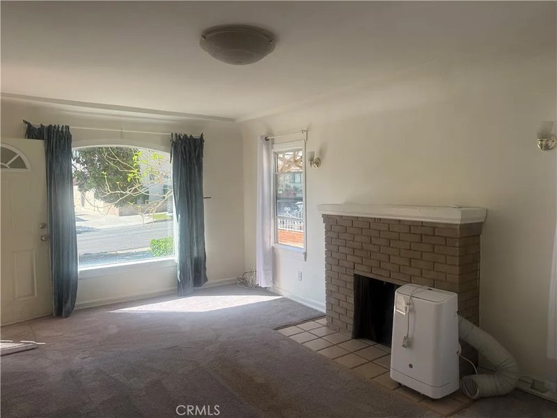 1056 W 8th Street West