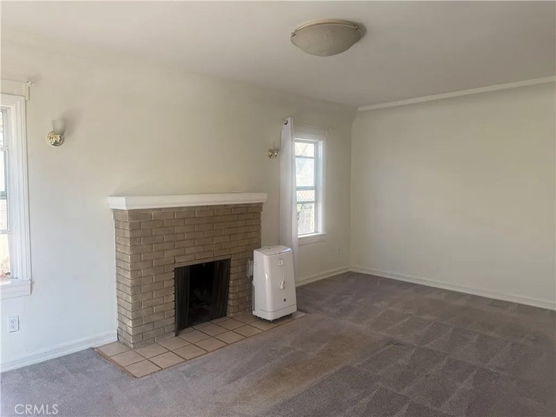 1056 W 8th Street West