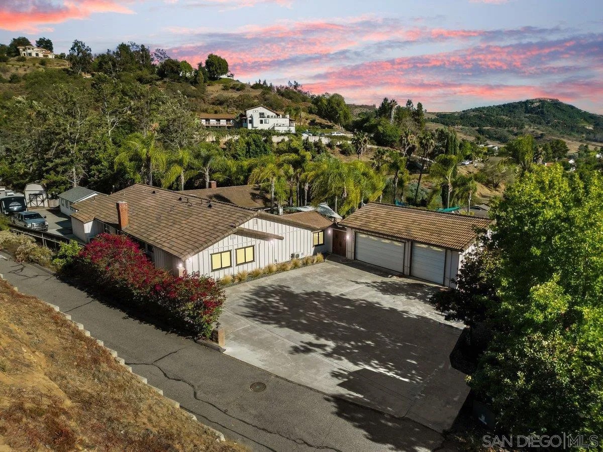 3647 Laketree Dr.