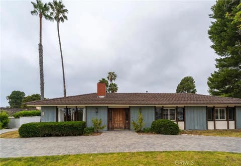 Photo of 401 Yarmouth Rd, Palos Verdes Estates, CA 90274 (MLS # PV26122064)
