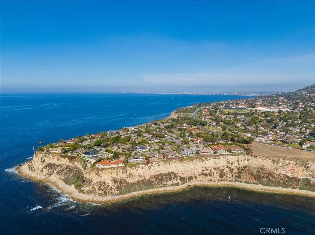 Photo of 401 Yarmouth Rd, Palos Verdes Estates, CA 90274 (MLS # PV26122064)