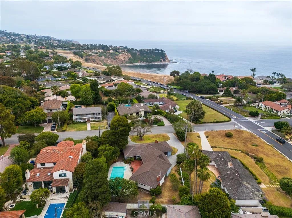 Photo of 401 Yarmouth Rd, Palos Verdes Estates, CA 90274 (MLS # PV26122064)