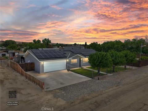 Photo of 27522 Acacia ST, Taft, CA 93268 (MLS # SR26105113)