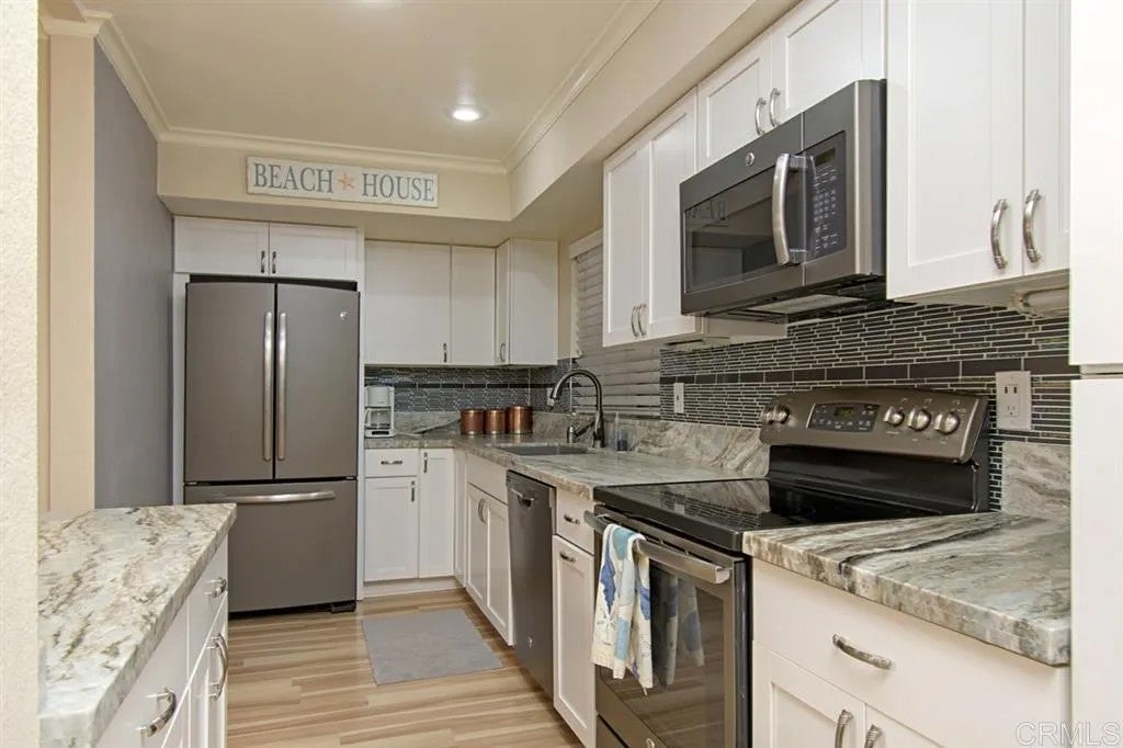 911 E Ave 203