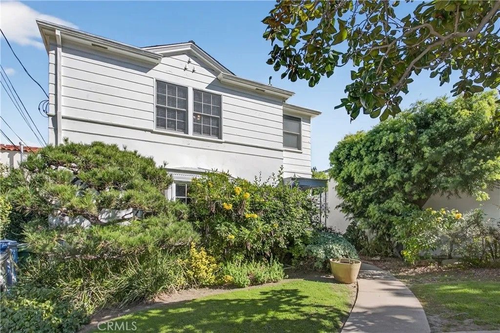 Photo of 1225 Smithwood Drive, Los Angeles, CA 90035 (MLS # OC26043832)